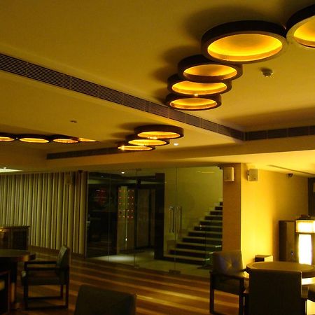 Hotel The Madison à New Delhi Extérieur photo