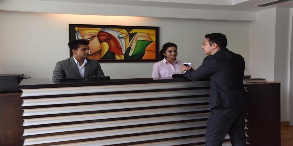 Hotel The Madison à New Delhi Extérieur photo