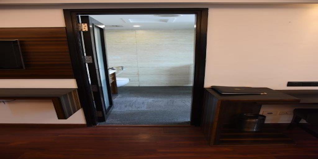 Hotel The Madison à New Delhi Extérieur photo