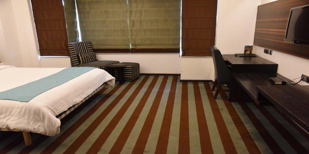 Hotel The Madison à New Delhi Extérieur photo
