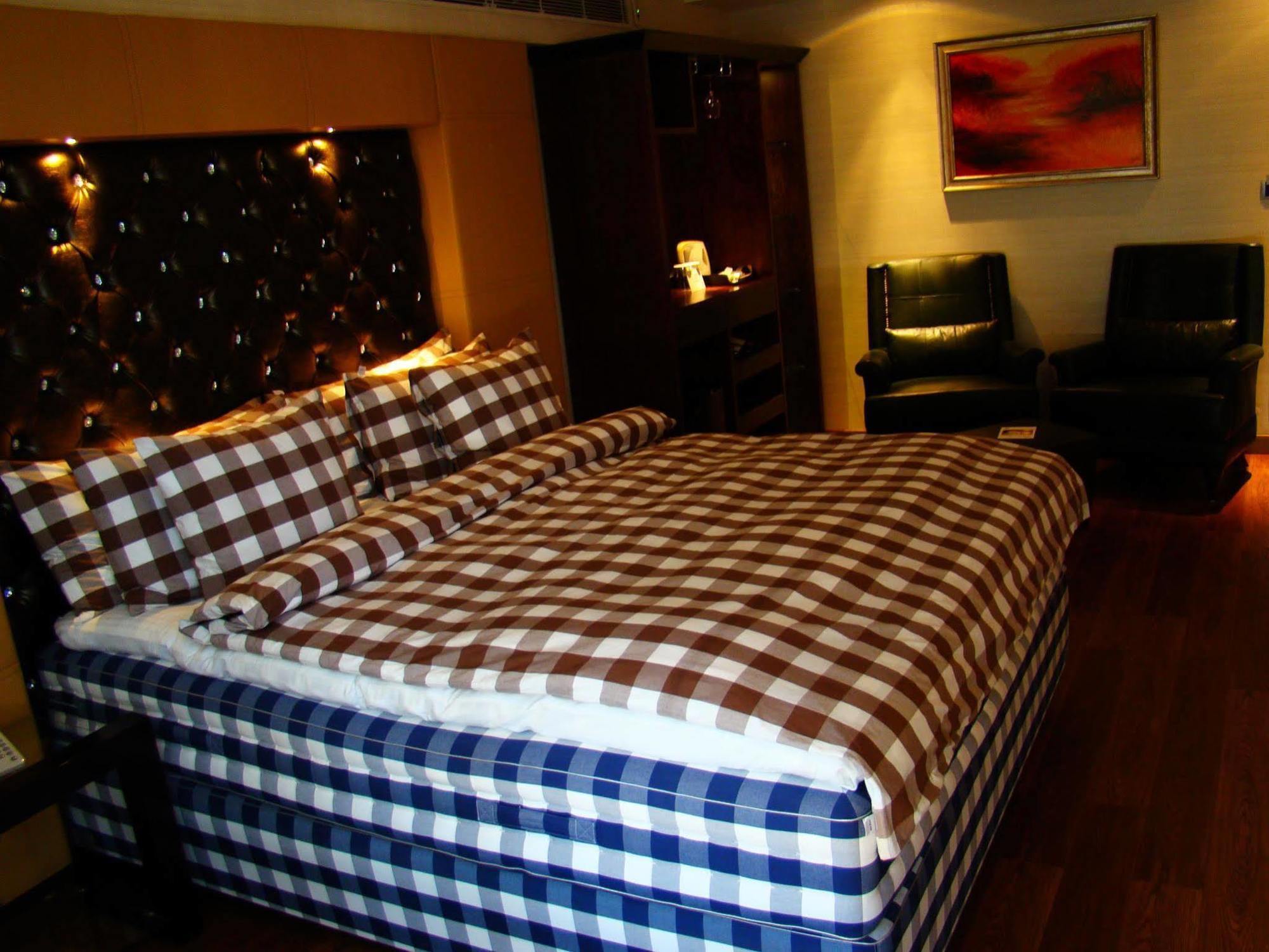 Hotel The Madison à New Delhi Extérieur photo