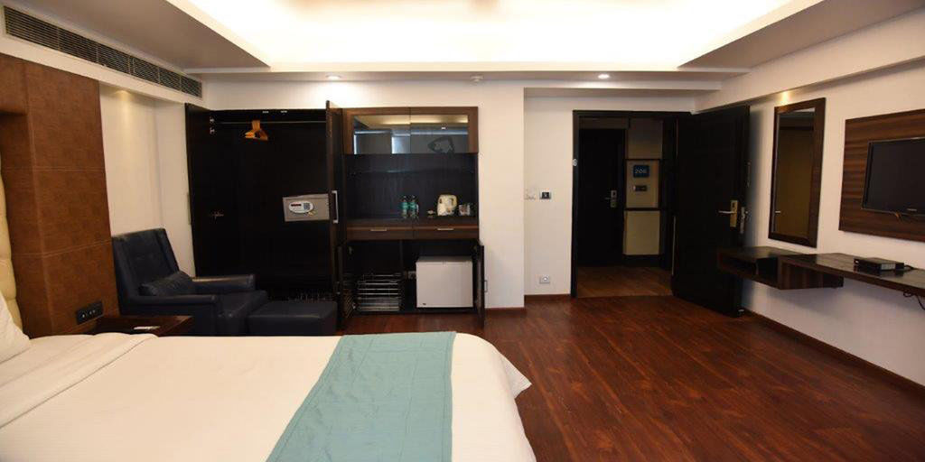 Hotel The Madison à New Delhi Extérieur photo